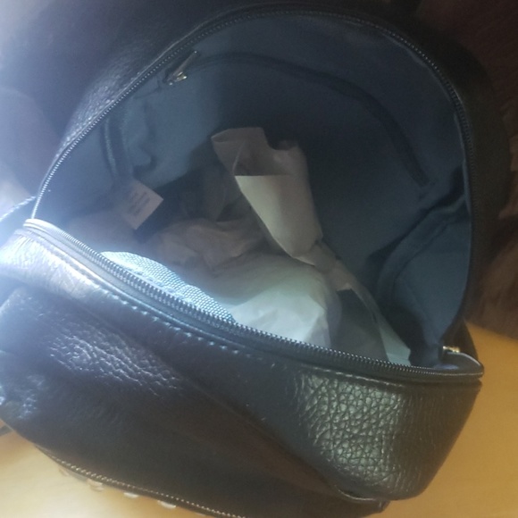 Backpack - Picture 4 of 8